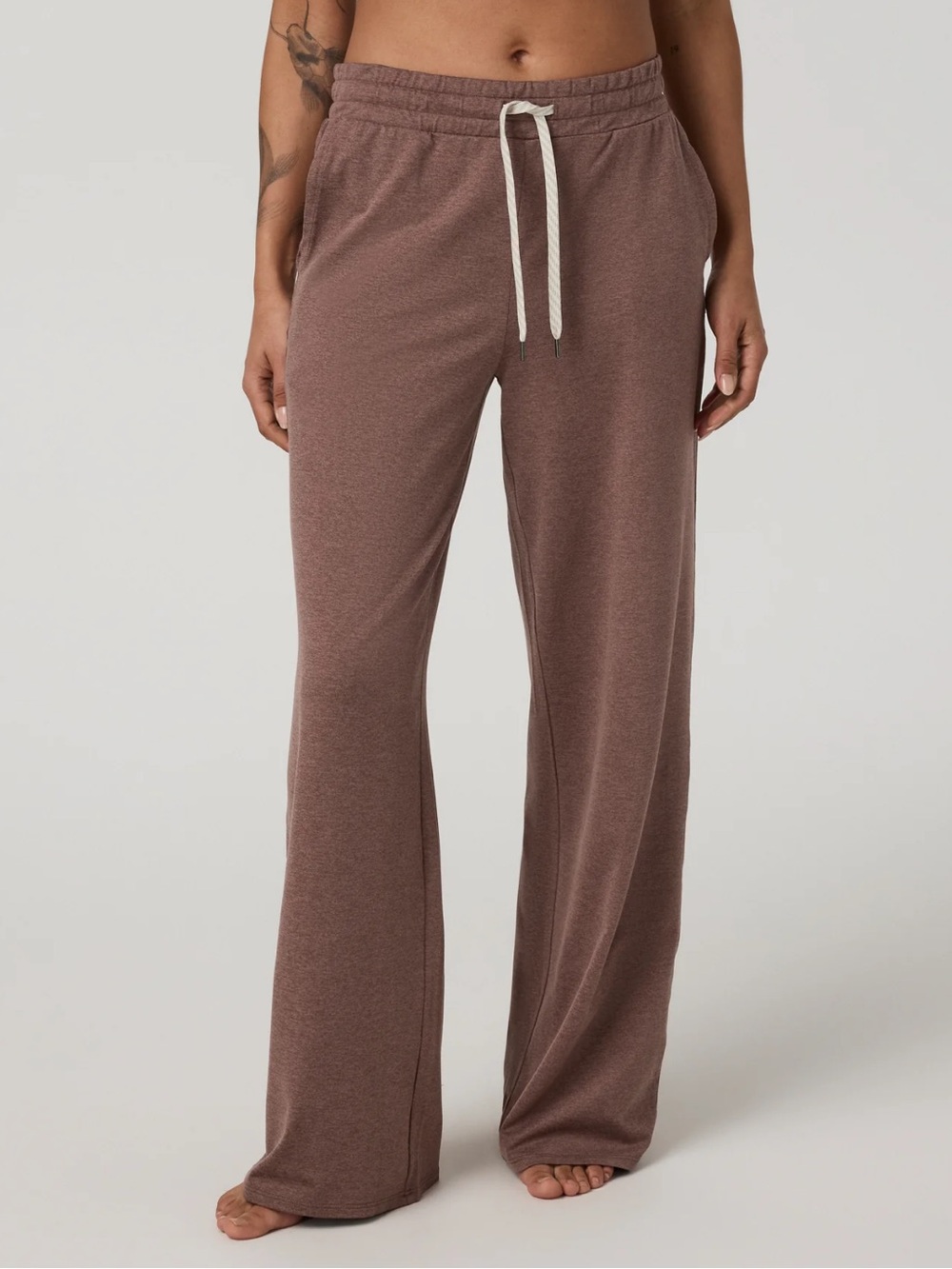 Vuori VW4023-S Sable Heather DreamKnit Halo Essential Wide Leg Pants Sz. S short